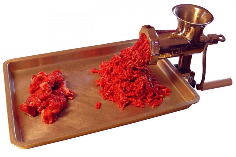 boucherie-ST ETIENNE DE TINEE-min_meat_grinder_meat_mincer_kitchen_appliance_grinder_mincer_hamburger_food_preperation_butcher_shop_tool-1158997